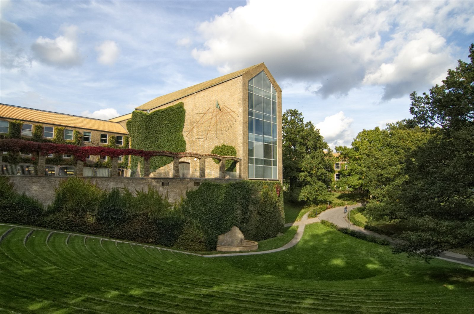 Aula viewed from the University Park amphitheatre